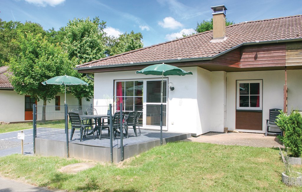 Bungalow mit Terrasse und Garten